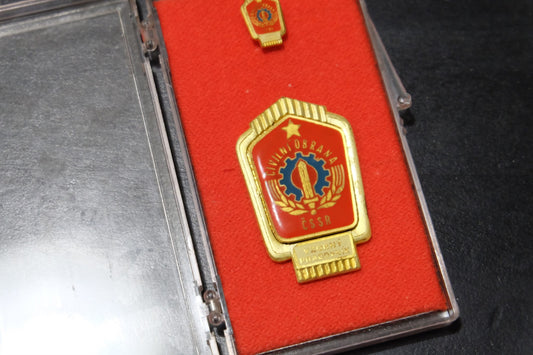 Odznak a miniatúra Vzorný pracovník civilní obrana top stav